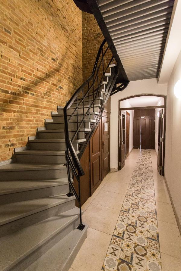 Vintage Apartment *
